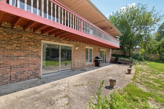 Building Photo - 13115 Maple Rd