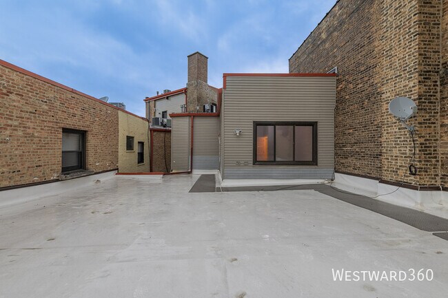 Building Photo - 1012 N Milwaukee Ave