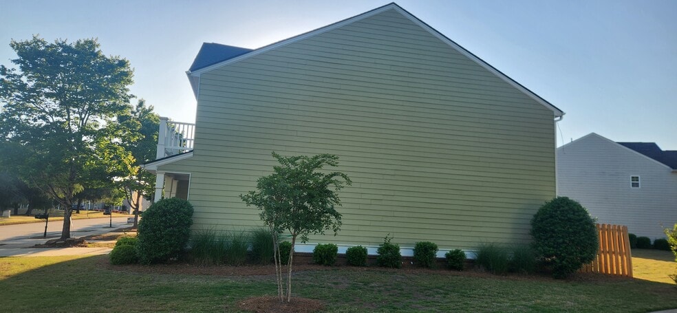 Building Photo - 7039 Chara Ln SW