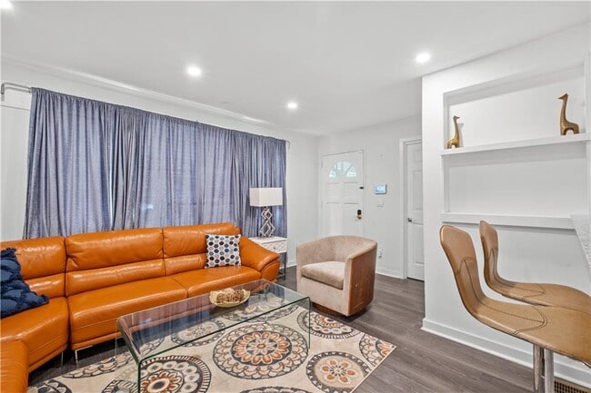 Primary Photo - 1738 Duke Rd