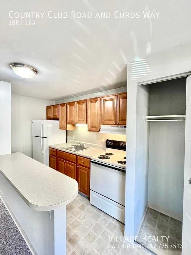 Building Photo - 671 Country Club Rd