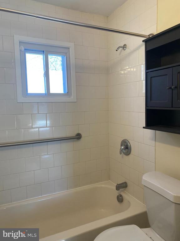 Building Photo - 209 Walnut St