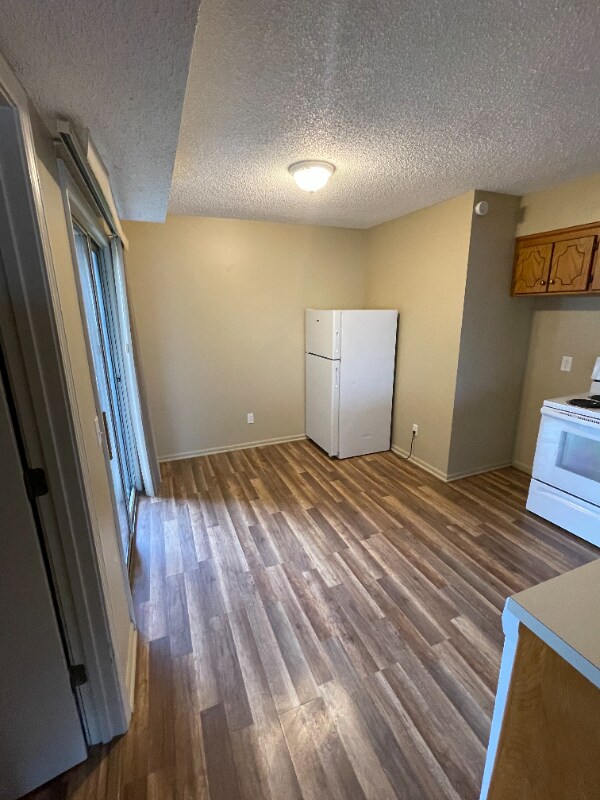 Building Photo - 847 Rosewood St