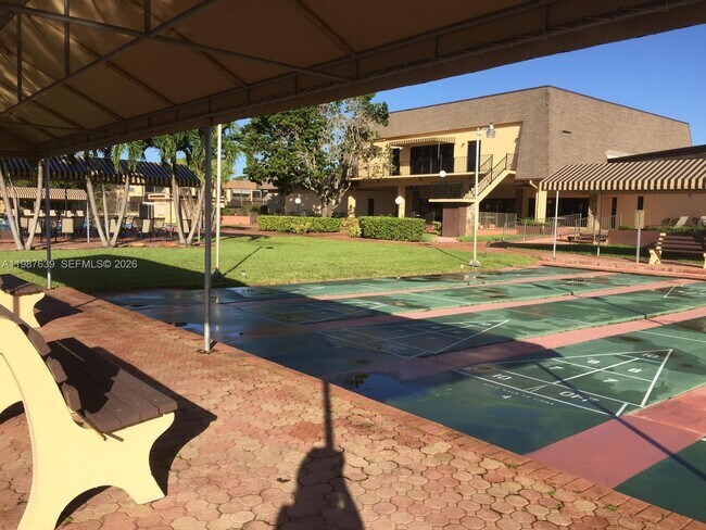 Building Photo - 516 Briarwood Cir