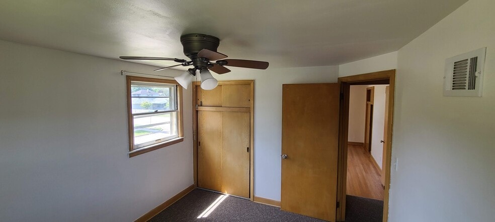 Smaller Bedroom - opposite view - 301 E. Highland Ave.