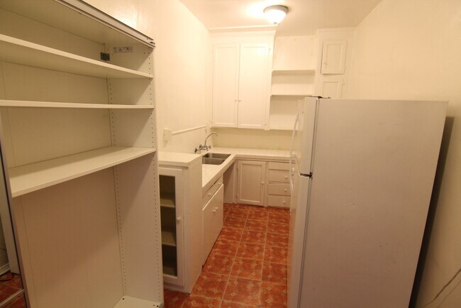 Building Photo - 846 Sanborn Ave