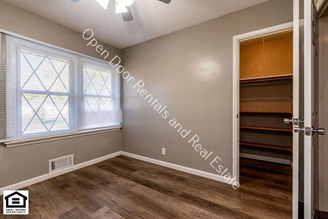 Building Photo - 4814 Blum Dr