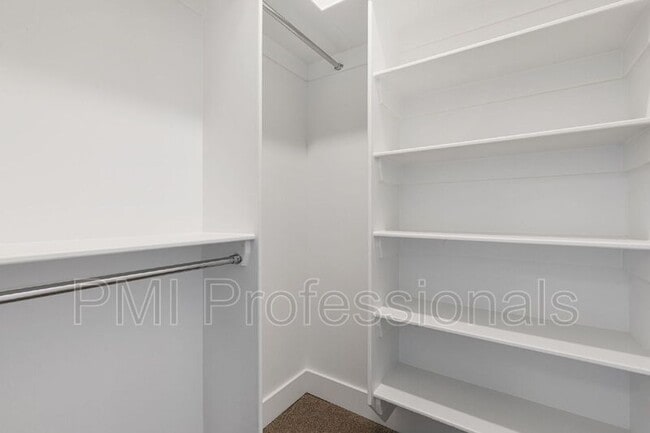 Building Photo - 225 S Bilbro Ave