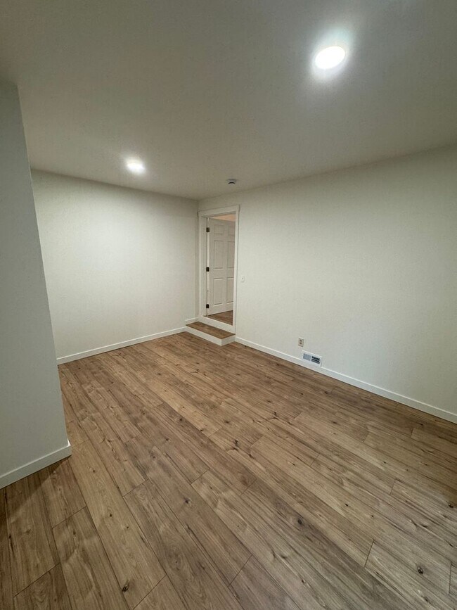 Building Photo - Beautifully Renovated 4-Bedroom Home in NW...