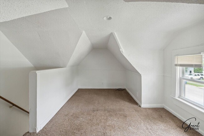 Building Photo - 8440 Orchard Ave