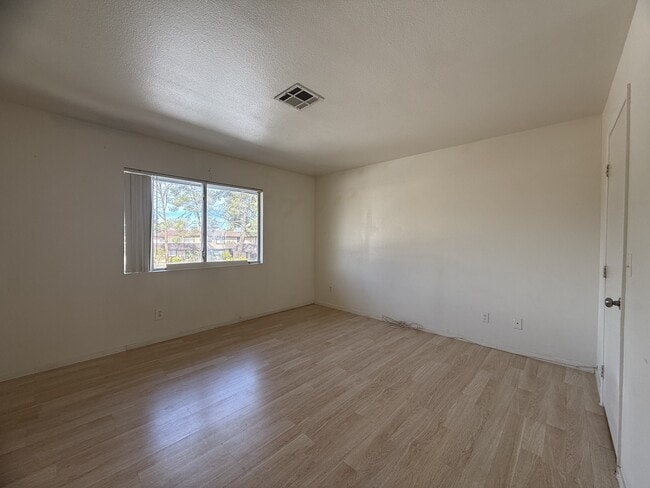 Building Photo - 6211 Meadow Haven Ln