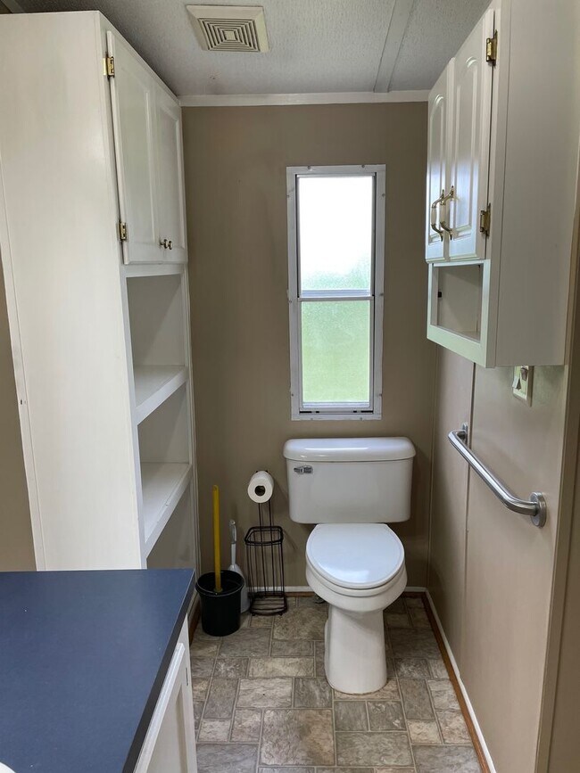 Building Photo - 2 bed, 2 bath mobile home located in the Denton area!
