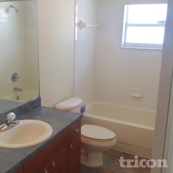 Building Photo - 10330 Summerview Cir