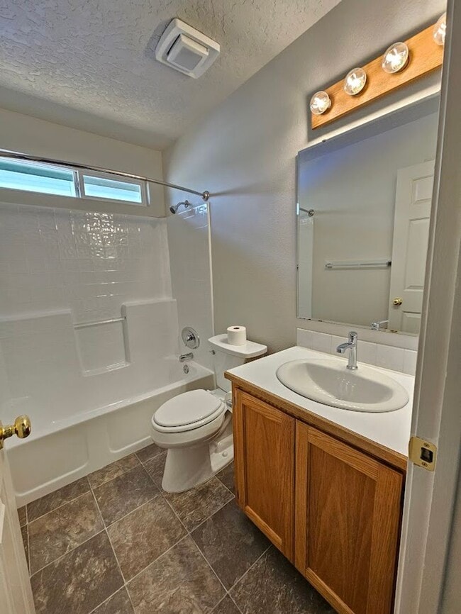 Building Photo - NEW TO MARKET 4 Bedroom Home - Central Mer...