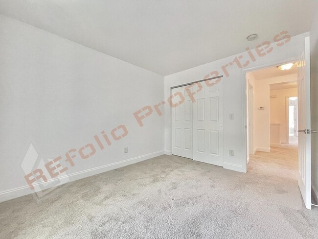 Building Photo - Beautiful 2 Story 3 Bedroom 2.5 Bath Townh...