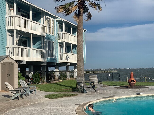 Building Photo - 500 Tiki Dr