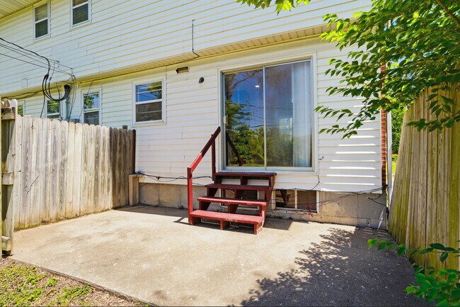 Building Photo - 405 Brewer Dr