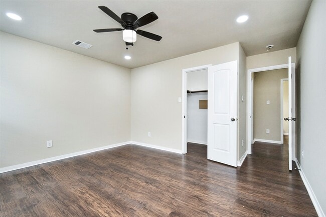 Building Photo - 18638 Lansdowne Stream Path