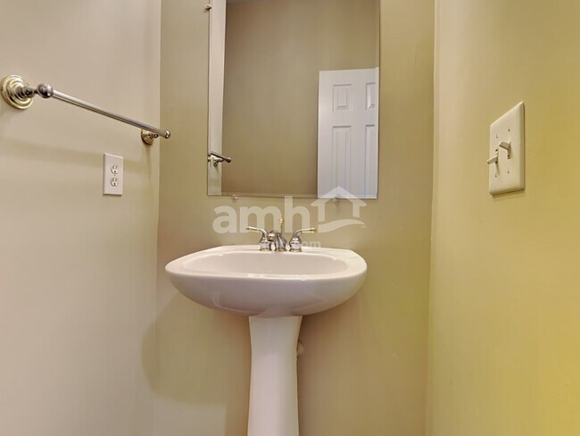 Building Photo - 2738 Seastrand Ln