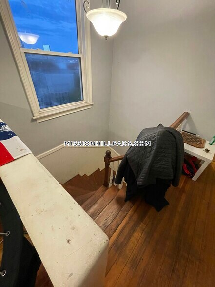 Building Photo - 731 Parker St