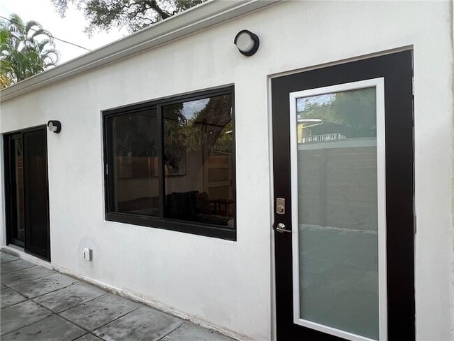 Building Photo - 1415 SW 9th St