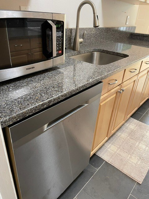 Dishwasher - 4165 Monroe Dr