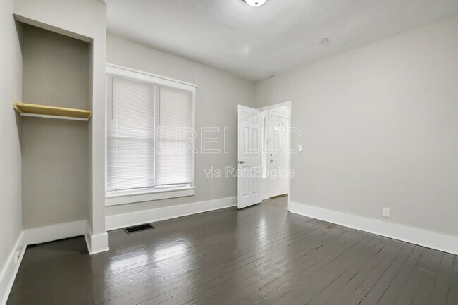 Building Photo - 844 S 33rd St
