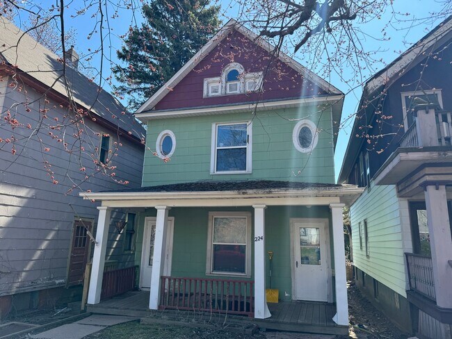 Primary Photo - 224 E 6th St