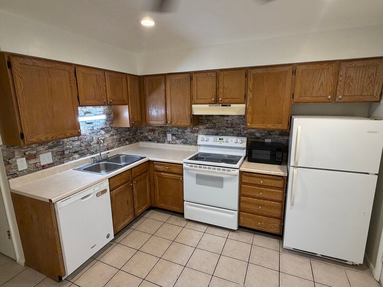 Building Photo - 1158 N 200 W