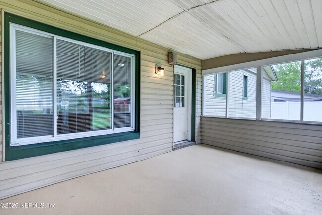 Building Photo - 2618 Arlex Dr E