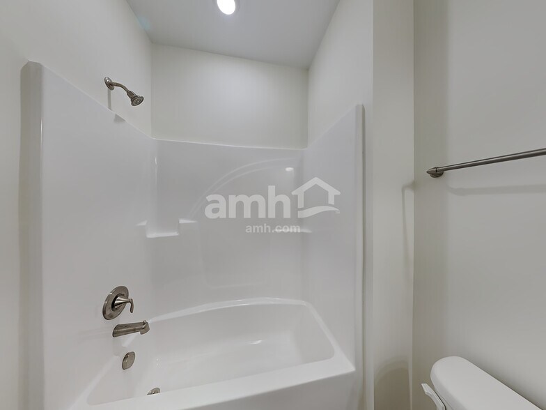 Building Photo - 4820 Chutney Dr