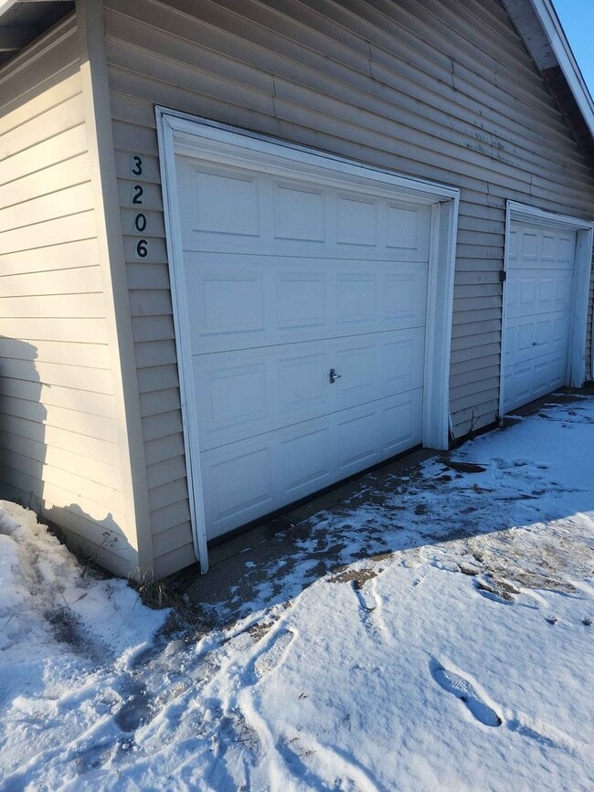 Building Photo - 3204 Runway Ave