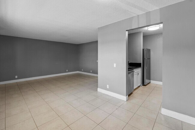 Building Photo - 818 Meadows Cir