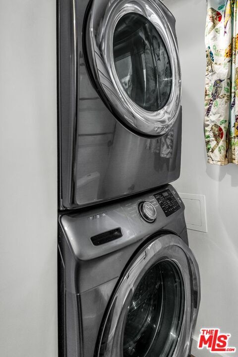 Building Photo - 164 63rd Ave