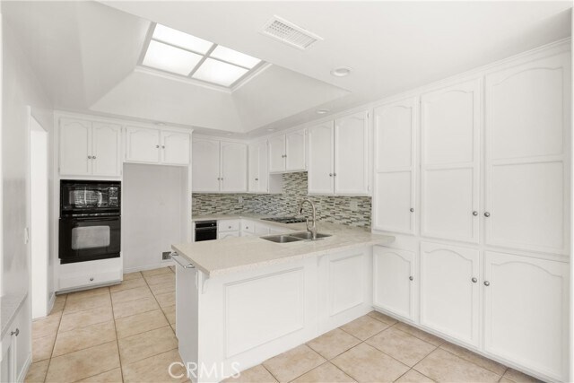 Building Photo - 6042 Shadowbrook Cir