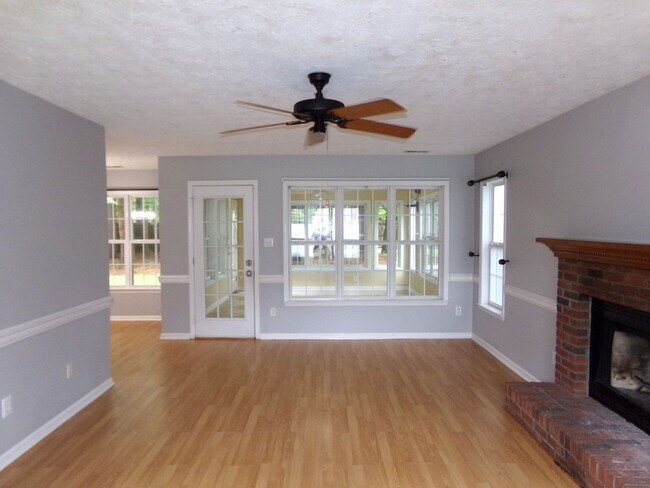 Building Photo - 711 Barney Fones Dr