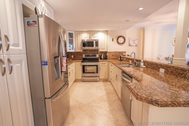 Building Photo - 1149 Hillsboro Mile
