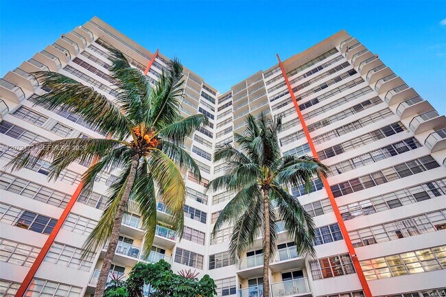 Building Photo - 1351 NE Miami Gardens Dr