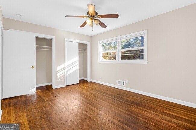 Building Photo - 4140 Rainbow Dr