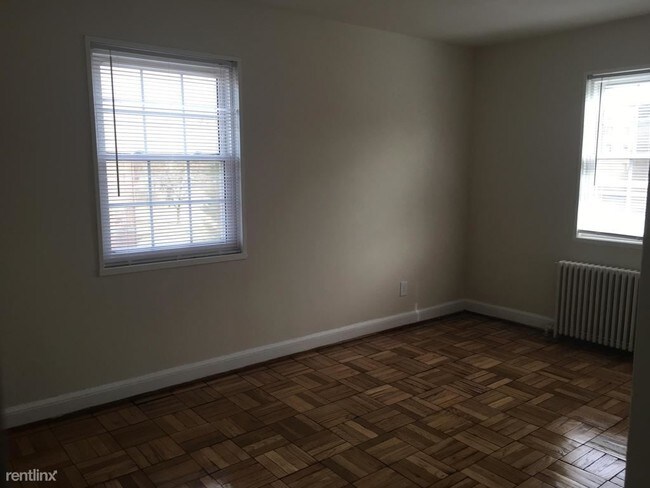 Building Photo - 2106 Hildarose Dr
