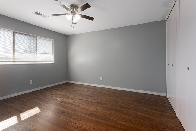 Building Photo - 403 W 87 Pl