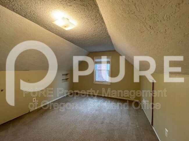 Building Photo - 6006 NE Davis St