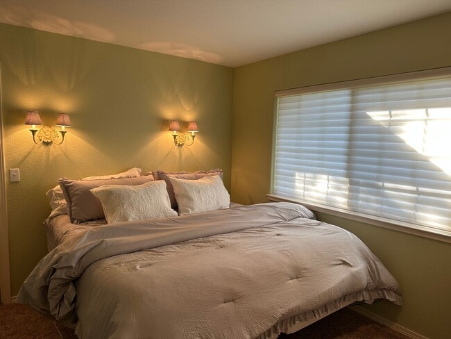 Building Photo - 3bdrm, 2bath Harbor Isles Golf Course Condo with deck