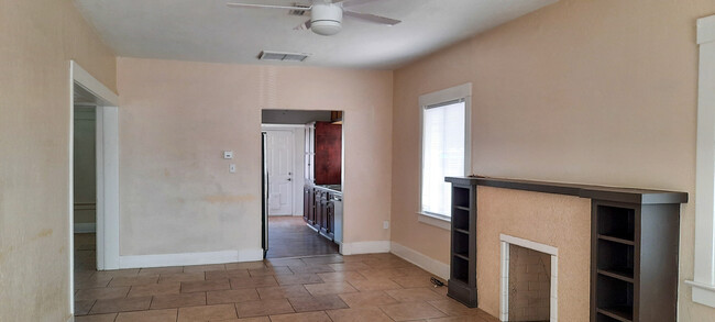 Building Photo - 1344 E Moreland St