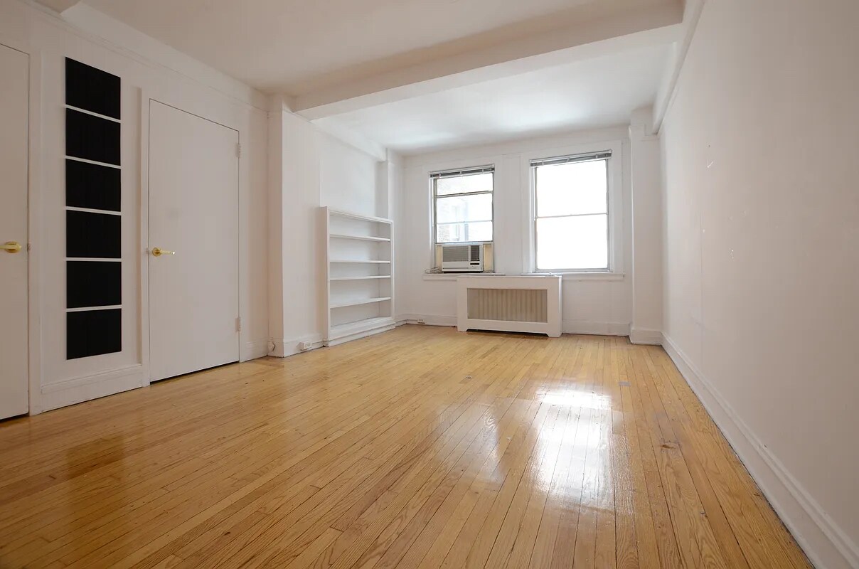 Building Photo - 257 W 97th St