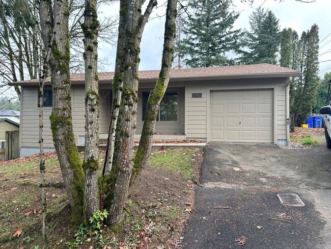 Building Photo - **$250 OFF 1ST MONTHS RENT!!** Remodeled 3 Bedroom SW Portland Home!