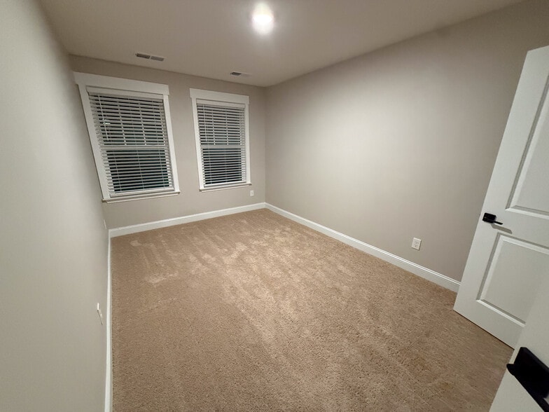 Building Photo - 147 Hyacinth Ln