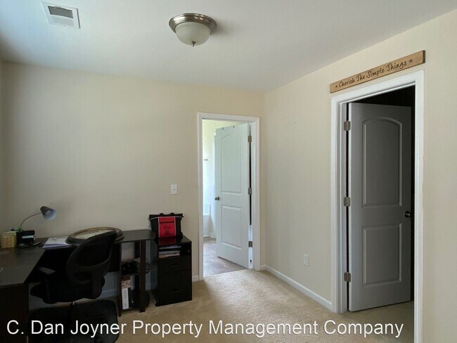 Building Photo - 4 br, 2.5 bath House - 348 Slate Drive