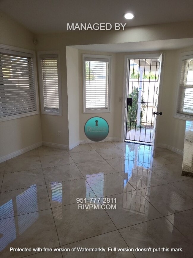 Building Photo - Beautiful home with great curb appeal!