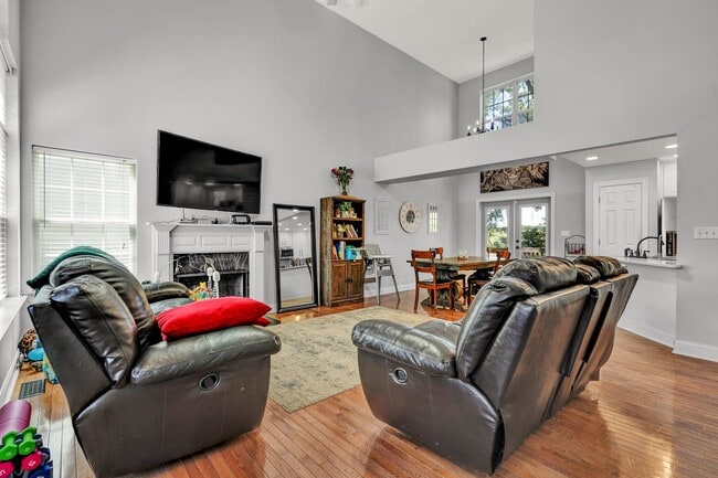 Building Photo - 3120 Pin Oaks Cir NE